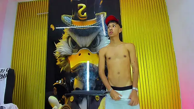 Guys Latino Hot online show from May 11, 2026, 4:04 pm