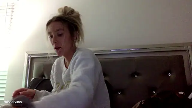 Snapshot of Misss_alyssaaa chatting on May 27, 2026, 4:20 am Misss alyssaaa online show from May 27, 2026, 4:20 am