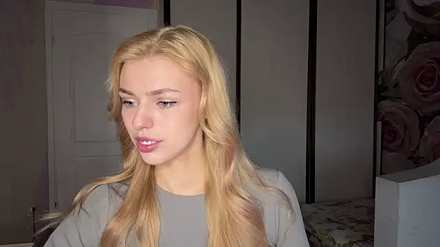 ScarlettRosy online show from May 13, 2026, 3:35 am