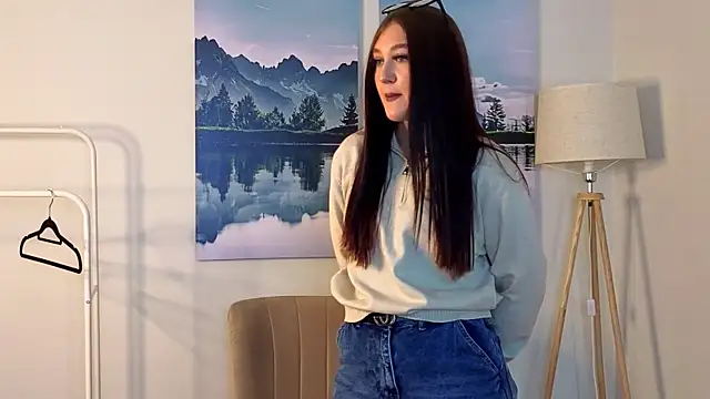 AileenKozinski online show from May 3, 2026, 5:56 am