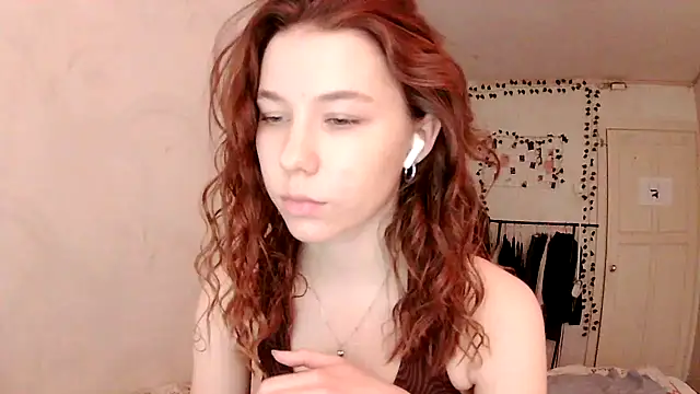Snapshot of PollyStix chatting on May 16, 2026, 12:04 pm PollyStix online show from May 16, 2026, 12:04 pm