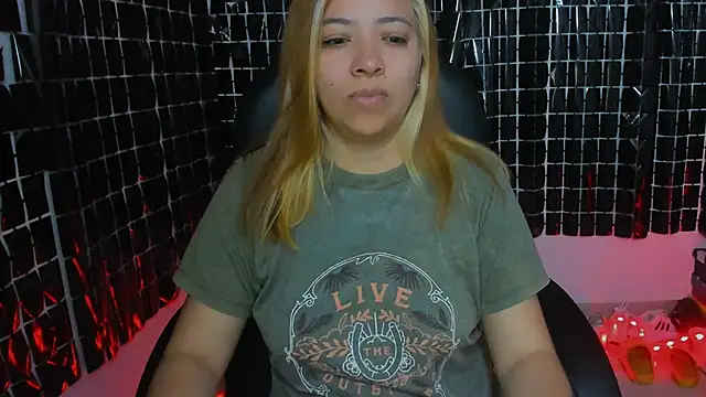 Snapshot of MissAlmaFenix chatting on June 3, 2026, 2:44 pm MissAlmaFenix online show from June 3, 2026, 2:44 pm