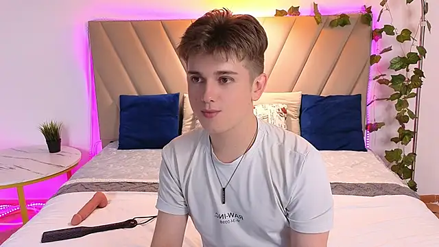 Snapshot of Miless_Cooper chatting on July 11, 2026, 8:09 pm Miless Cooper online show from July 11, 2026, 8:09 pm