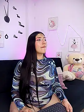 Sara Blum online show from June 16, 2026, 4:01 am
