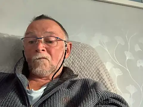 Snapshot of Moonraker64 chatting on May 14, 2026, 7:00 pm Moonraker64 online show from May 14, 2026, 7:00 pm