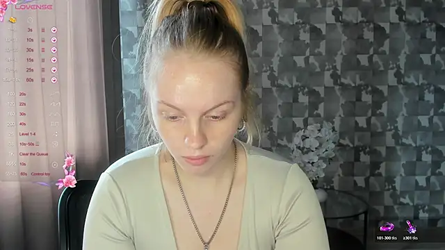 Snapshot of L_aura chatting on May 10, 2026, 7:12 am L aura online show from May 10, 2026, 7:12 am