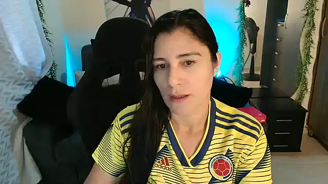 Snapshot of LUCYMILF_SEXY chatting on June 17, 2026, 3:33 pm LUCYMILF SEXY online show from June 17, 2026, 3:33 pm