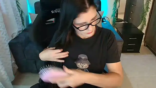 LUCYMILF SEXY online show from July 6, 2026, 5:59 pm