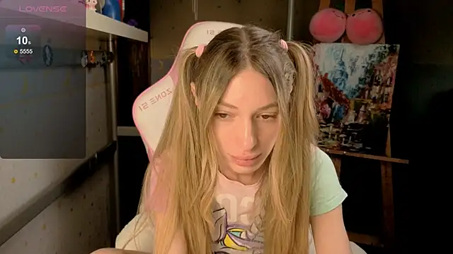MiaMooonn online show from May 23, 2026, 5:34 pm