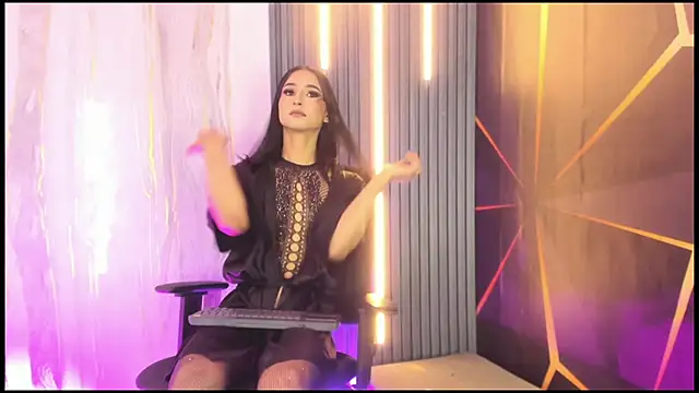 Miss Isa  online show from May 23, 2026, 9:03 pm