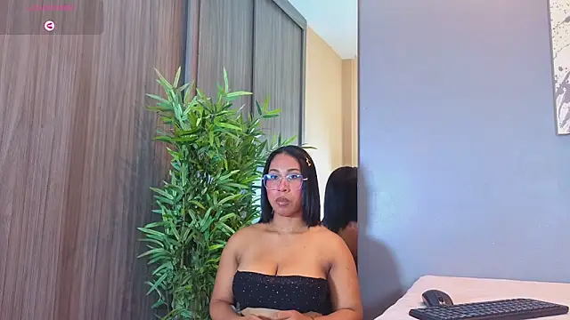 Karlie moore  online show from May 21, 2026, 9:23 pm