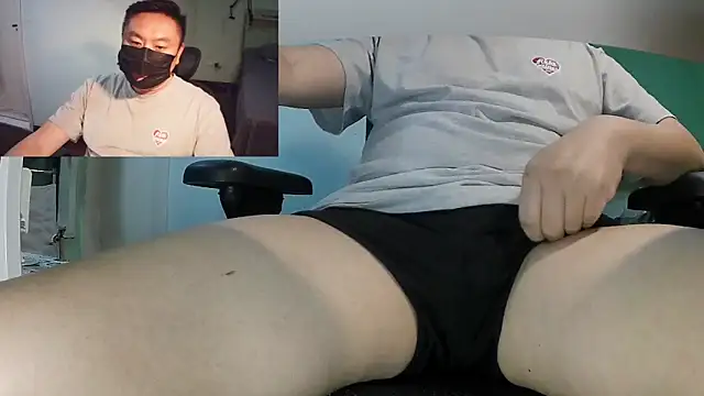 Snapshot of mrcake666 chatting on May 26, 2026, 12:47 pm mrcake666 online show from May 26, 2026, 12:47 pm