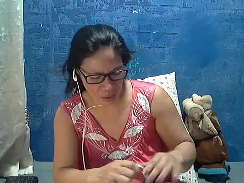 hotchilimom online show from May 16, 2026, 9:08 am