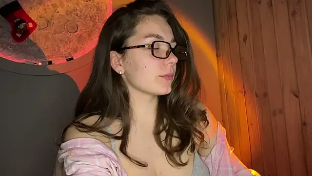 HoneyWithHeat1 online show from May 13, 2026, 7:54 pm