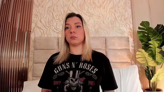 GinaSalanne online show from June 8, 2026, 1:11 pm