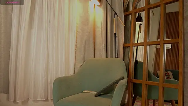 Snapshot of ariadna_milano_ chatting on July 17, 2026, 1:30 pm ariadna milano online show from July 17, 2026, 1:30 pm