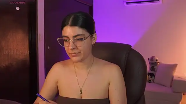 Snapshot of _Niah chatting on June 3, 2026, 10:58 pm Niah online show from June 3, 2026, 10:58 pm