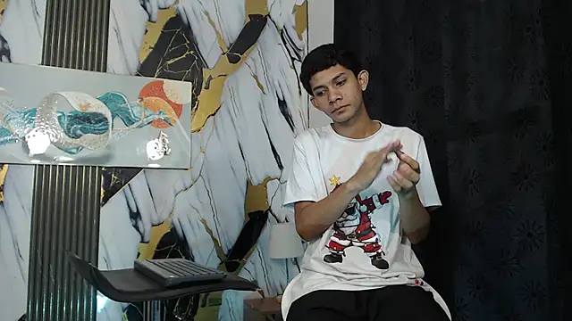 TWINKS BOYSX online show from June 9, 2026, 1:23 pm