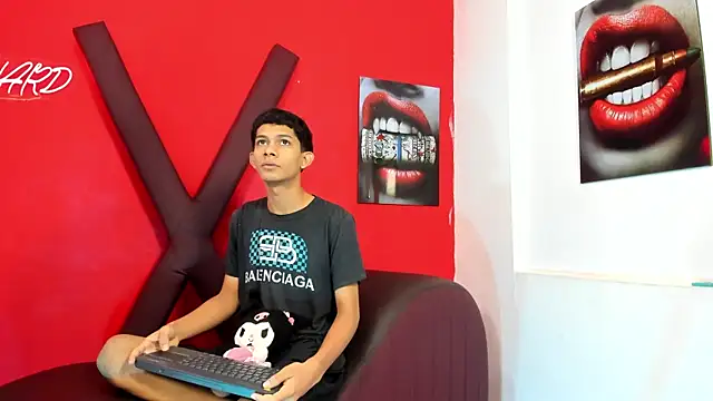 TWINKS BOYSX online show from May 23, 2026, 1:43 pm