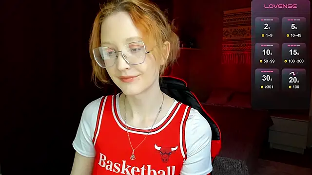 Snapshot of LunaTerry chatting on June 2, 2026, 8:03 am LunaTerry online show from June 2, 2026, 8:03 am