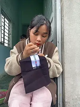 Lyly damdang online show from May 10, 2026, 1:53 am