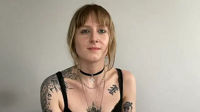 Snapshot of LaraLovely chatting on July 14, 2026, 4:13 pm LaraLovely online show from July 14, 2026, 4:13 pm