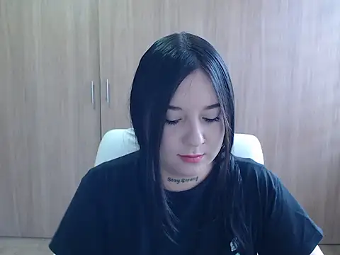 Haileey ross online show from May 18, 2026, 2:11 pm