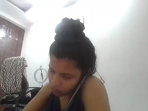 Myra- online show from May 13, 2026, 1:18 pm