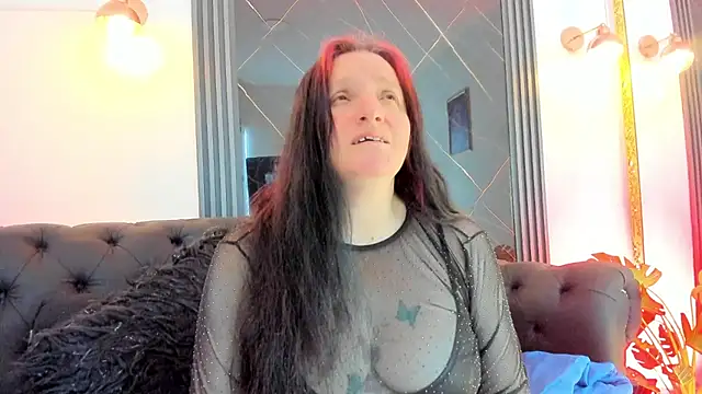 CloeMature online show from August 6, 2026, 9:54 pm