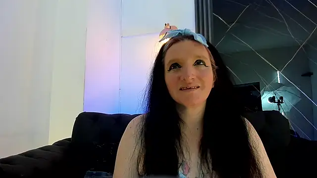 CloeMature online show from August 2, 2026, 3:38 am