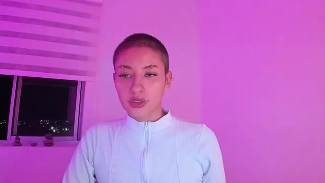 vandalovee  online show from June 30, 2026, 4:12 am