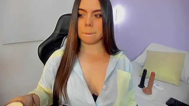 luna blazze  online show from June 20, 2026, 12:32 pm