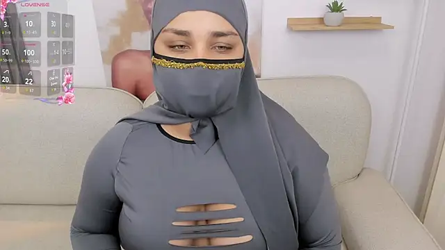 Snapshot of Salma_farouk chatting on June 18, 2026, 3:16 am Salma farouk online show from June 18, 2026, 3:16 am