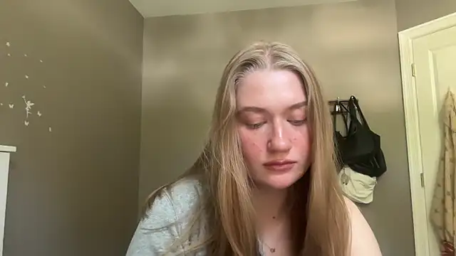 lolaXKitty online show from May 7, 2026, 8:01 pm