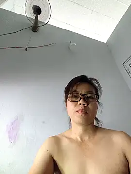 missthree online show from May 10, 2026, 6:39 am