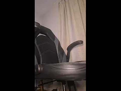 Snapshot of Huew-G-Rection chatting on May 10, 2026, 11:17 pm Huew-G-Rection online show from May 10, 2026, 11:17 pm