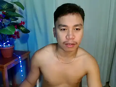 Snapshot of urasiankevin chatting on July 5, 2026, 8:15 pm urasiankevin online show from July 5, 2026, 8:15 pm