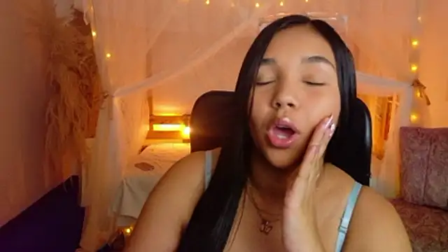 Snapshot of leoneriss chatting on July 3, 2026, 8:59 pm leoneriss online show from July 3, 2026, 8:59 pm