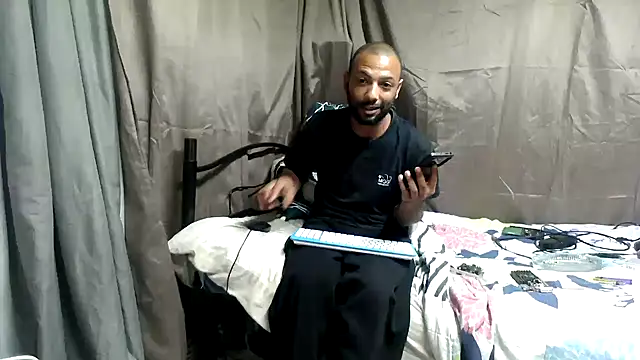 Snapshot of Camodick chatting on April 7, 2026, 12:34 am Camodick online show from April 7, 2026, 12:34 am