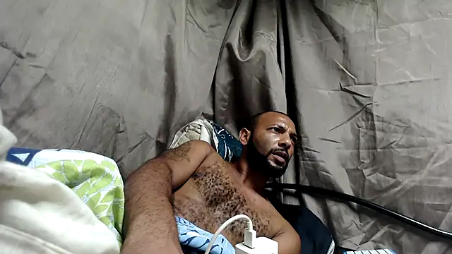 Snapshot of Camodick chatting on April 6, 2026, 12:17 am Camodick online show from April 6, 2026, 12:17 am