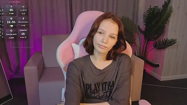 AliceJohansone online show from June 22, 2026, 3:25 am