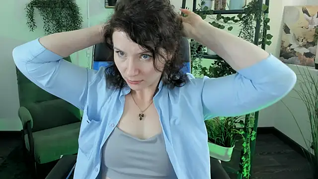 Snapshot of AureliaGleam chatting on May 18, 2026, 4:51 am AureliaGleam online show from May 18, 2026, 4:51 am