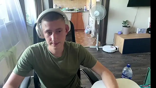 Snapshot of Keksik_ chatting on July 2, 2026, 11:05 am Keksik online show from July 2, 2026, 11:05 am