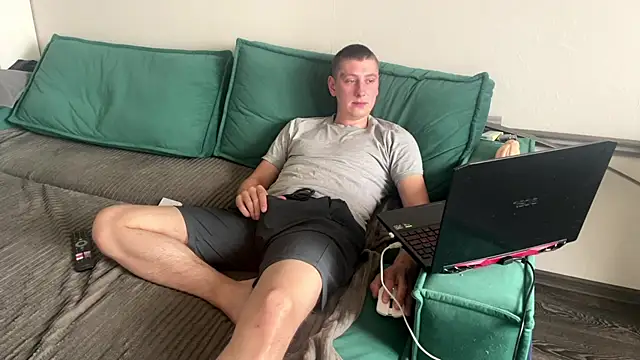 Snapshot of Keksik_ chatting on June 3, 2026, 5:30 am Keksik online show from June 3, 2026, 5:30 am