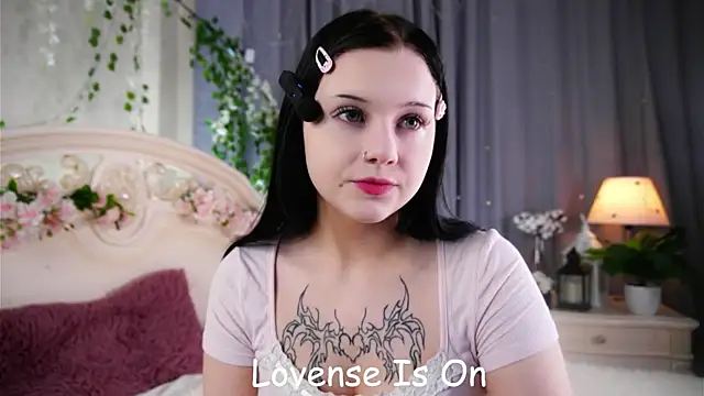 MelaineCore online show from June 4, 2026, 1:27 pm