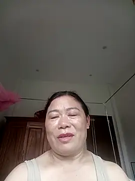 -Lytina- online show from May 20, 2026, 2:19 am