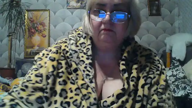MarinaFarina53 online show from June 15, 2026, 9:03 pm