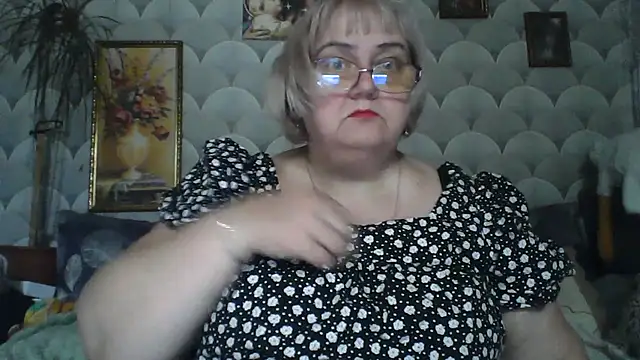 MarinaFarina53 online show from June 19, 2026, 5:13 am
