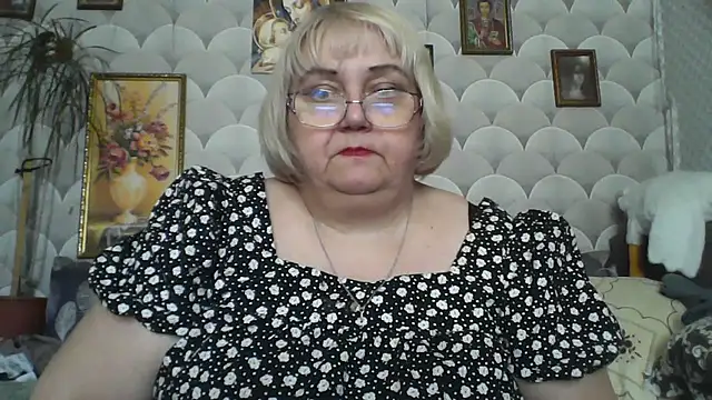 MarinaFarina53 online show from June 13, 2026, 8:01 am