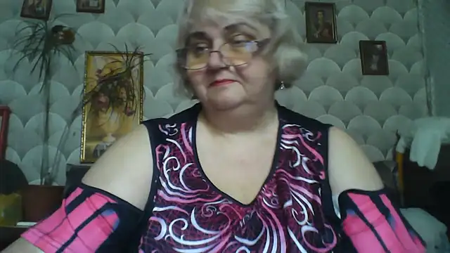 MarinaFarina53 online show from May 22, 2026, 8:56 am